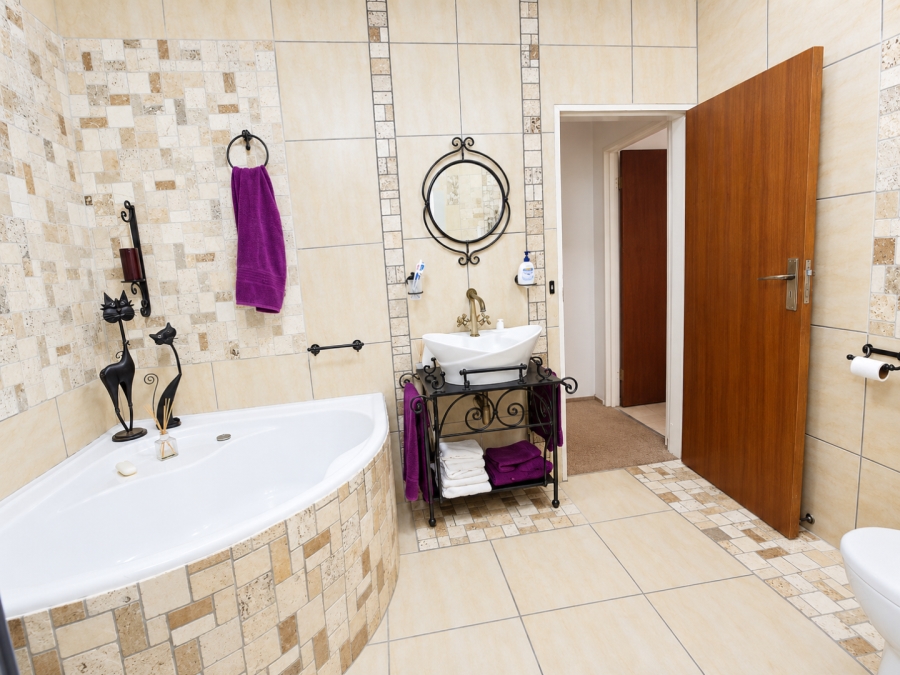 6 Bedroom Property for Sale in Delareyville North West